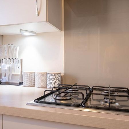 Beautiful And Comfortable Home Away From Home With Free Parking, Fast Wifi And White Crisp Hotel Standard Linen Hosted By Our Home Short Stays Northampton Exteriér fotografie