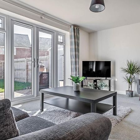 Beautiful And Comfortable Home Away From Home With Free Parking, Fast Wifi And White Crisp Hotel Standard Linen Hosted By Our Home Short Stays Northampton Exteriér fotografie