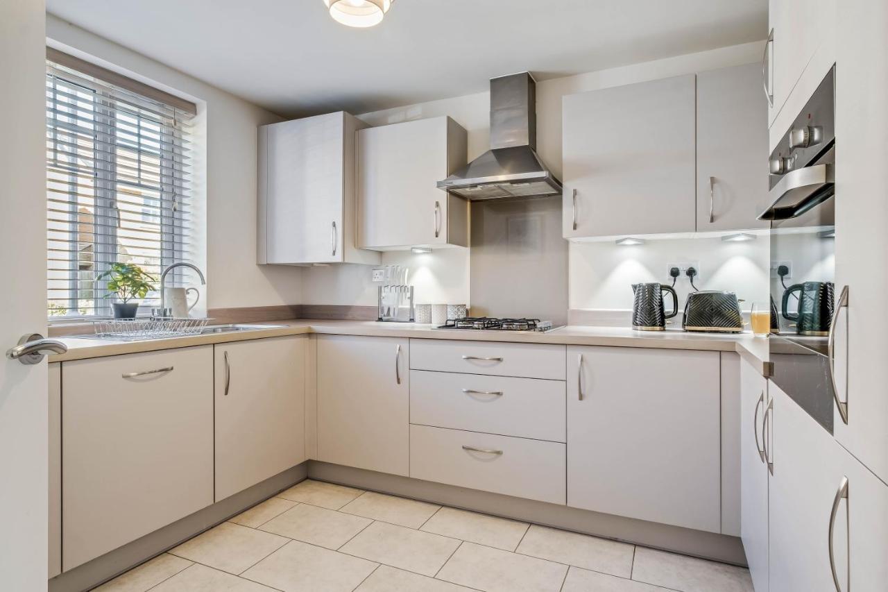 Beautiful And Comfortable Home Away From Home With Free Parking, Fast Wifi And White Crisp Hotel Standard Linen Hosted By Our Home Short Stays Northampton Exteriér fotografie