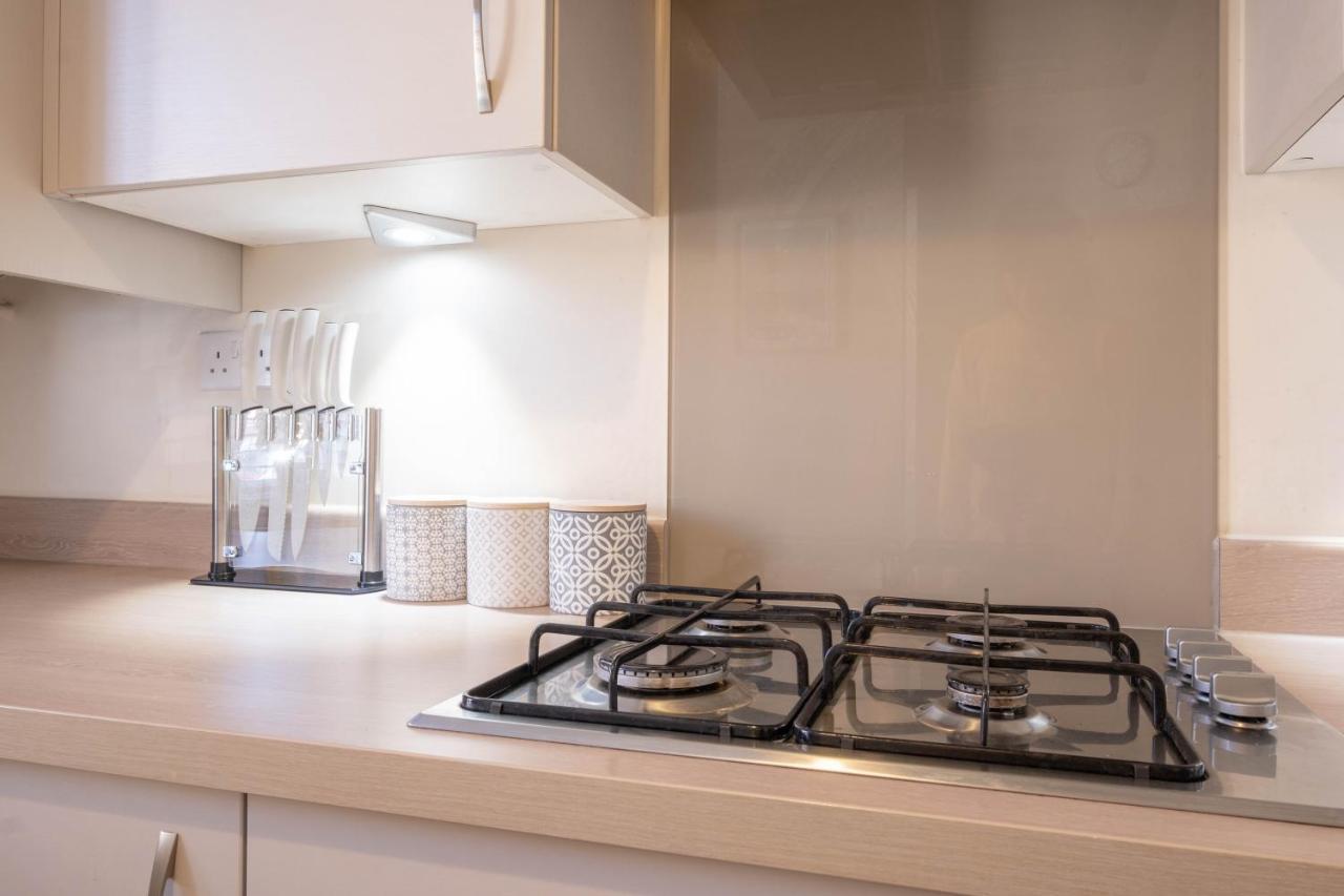 Beautiful And Comfortable Home Away From Home With Free Parking, Fast Wifi And White Crisp Hotel Standard Linen Hosted By Our Home Short Stays Northampton Exteriér fotografie