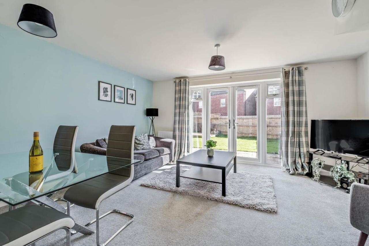 Beautiful And Comfortable Home Away From Home With Free Parking, Fast Wifi And White Crisp Hotel Standard Linen Hosted By Our Home Short Stays Northampton Exteriér fotografie