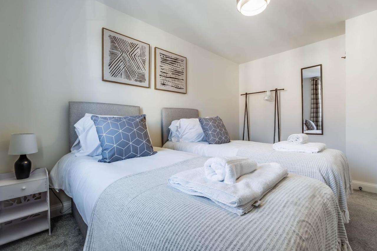 Beautiful And Comfortable Home Away From Home With Free Parking, Fast Wifi And White Crisp Hotel Standard Linen Hosted By Our Home Short Stays Northampton Exteriér fotografie