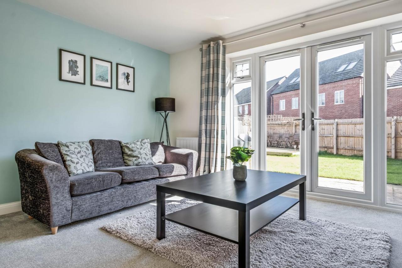 Beautiful And Comfortable Home Away From Home With Free Parking, Fast Wifi And White Crisp Hotel Standard Linen Hosted By Our Home Short Stays Northampton Exteriér fotografie