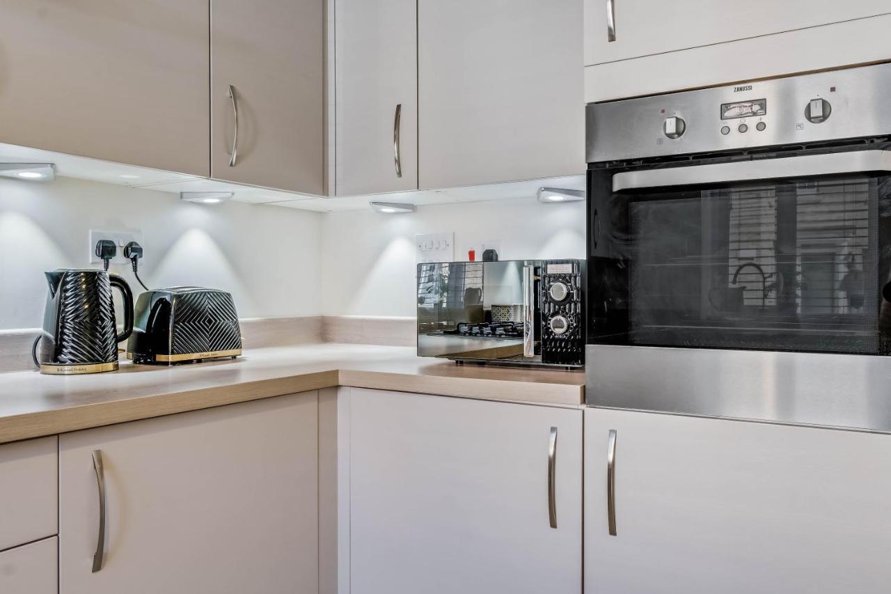 Beautiful And Comfortable Home Away From Home With Free Parking, Fast Wifi And White Crisp Hotel Standard Linen Hosted By Our Home Short Stays Northampton Exteriér fotografie