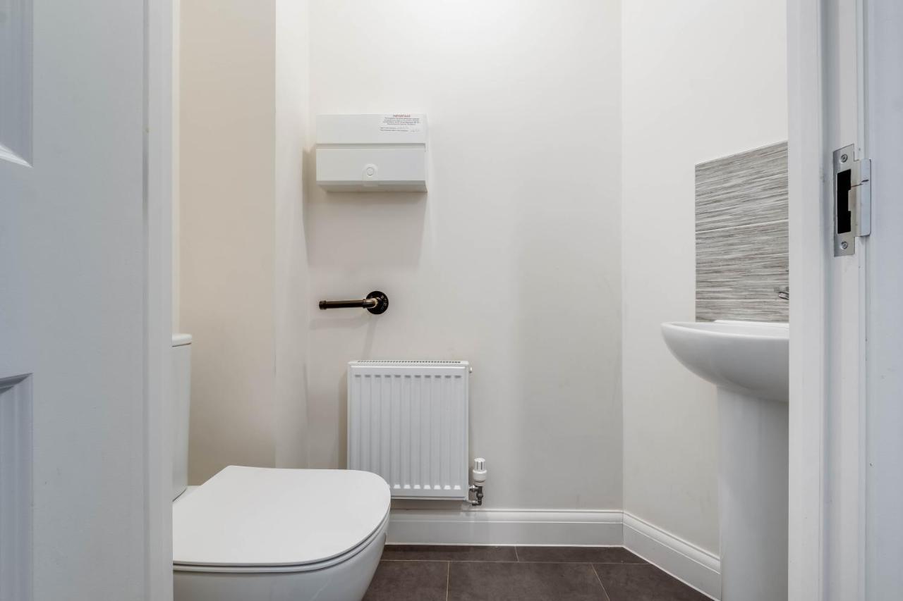 Beautiful And Comfortable Home Away From Home With Free Parking, Fast Wifi And White Crisp Hotel Standard Linen Hosted By Our Home Short Stays Northampton Exteriér fotografie