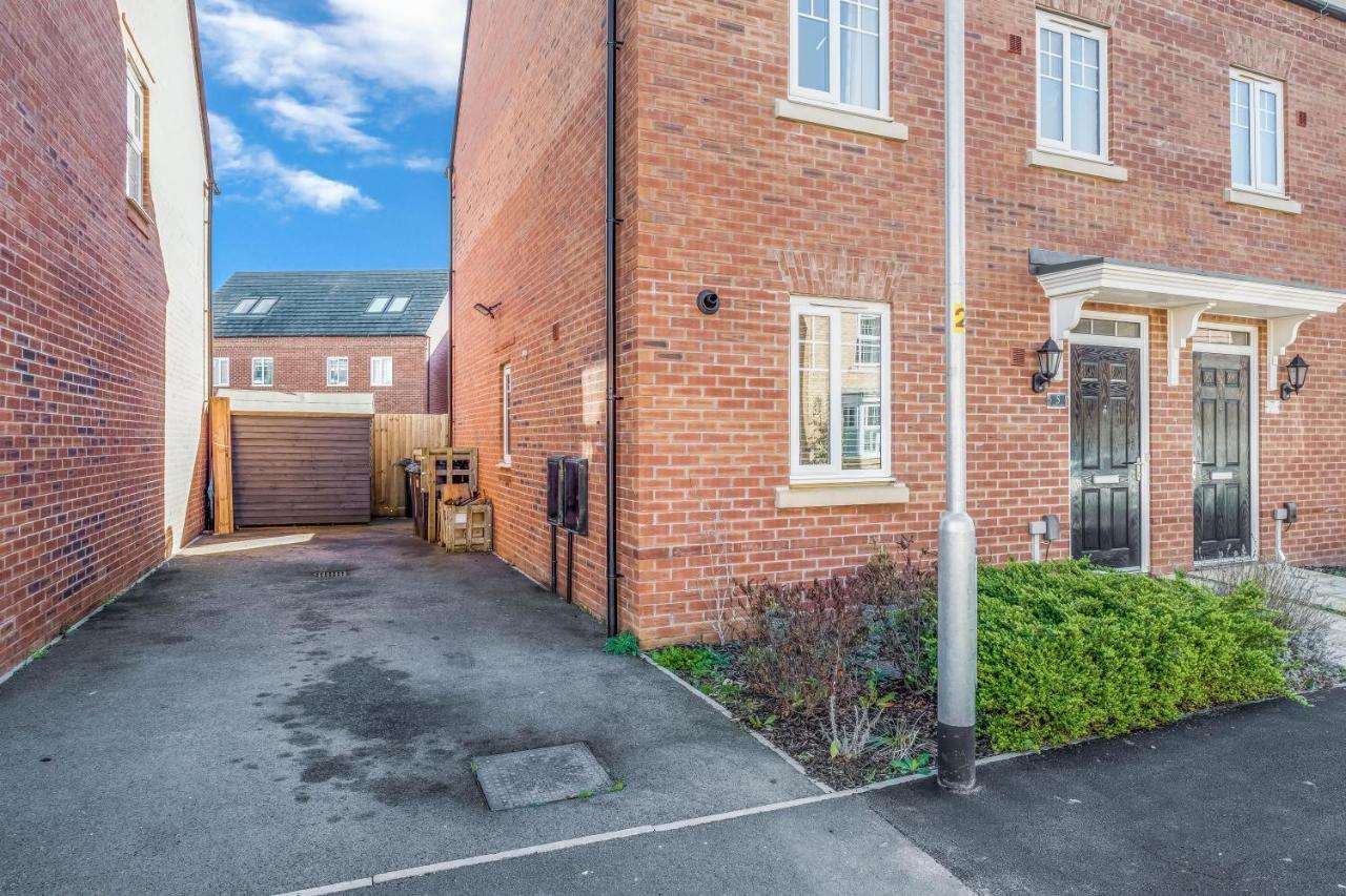Beautiful And Comfortable Home Away From Home With Free Parking, Fast Wifi And White Crisp Hotel Standard Linen Hosted By Our Home Short Stays Northampton Exteriér fotografie