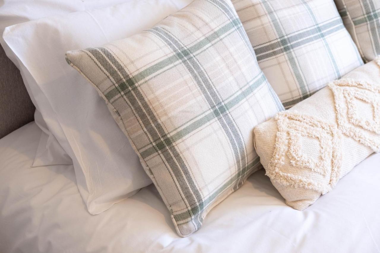 Beautiful And Comfortable Home Away From Home With Free Parking, Fast Wifi And White Crisp Hotel Standard Linen Hosted By Our Home Short Stays Northampton Exteriér fotografie