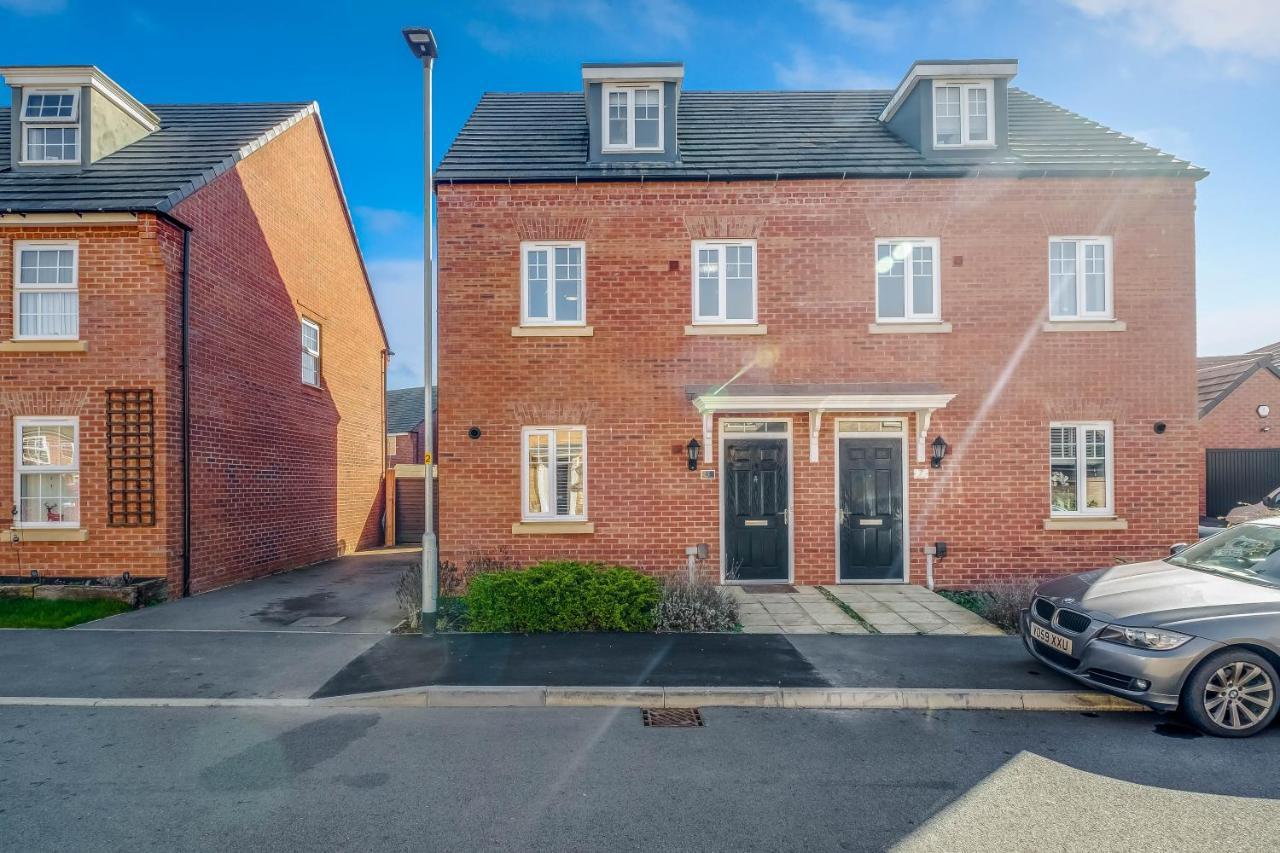 Beautiful And Comfortable Home Away From Home With Free Parking, Fast Wifi And White Crisp Hotel Standard Linen Hosted By Our Home Short Stays Northampton Exteriér fotografie