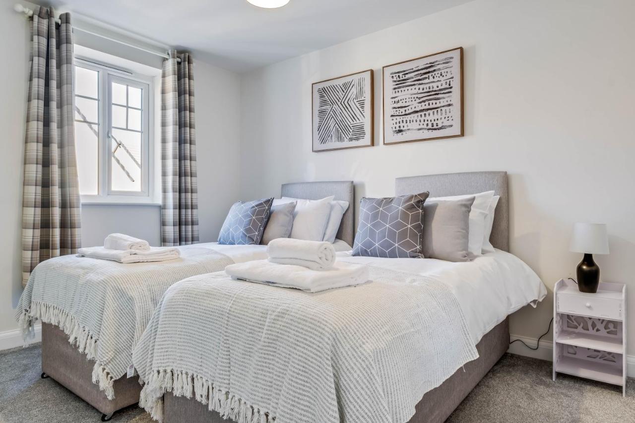 Beautiful And Comfortable Home Away From Home With Free Parking, Fast Wifi And White Crisp Hotel Standard Linen Hosted By Our Home Short Stays Northampton Exteriér fotografie