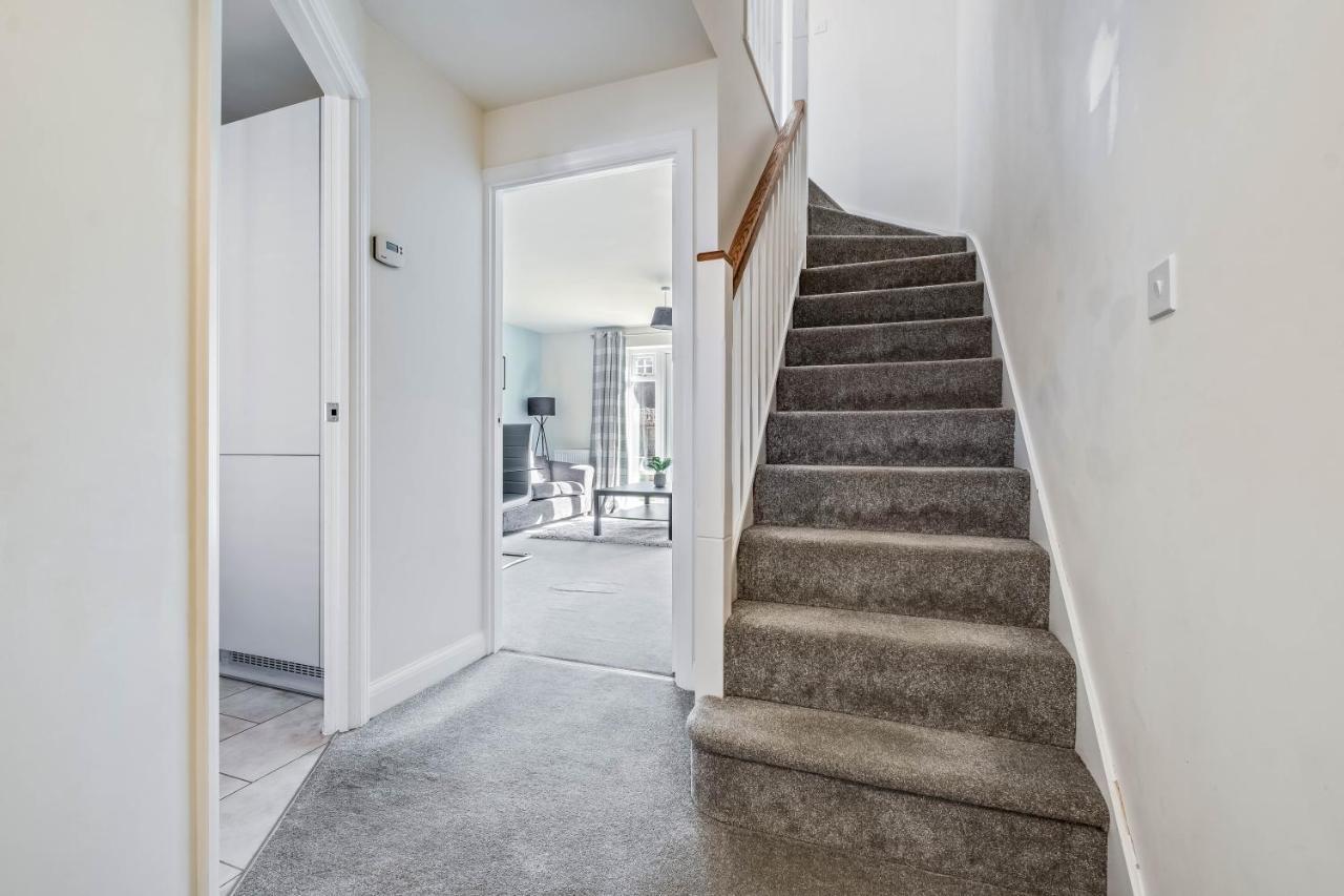 Beautiful And Comfortable Home Away From Home With Free Parking, Fast Wifi And White Crisp Hotel Standard Linen Hosted By Our Home Short Stays Northampton Exteriér fotografie