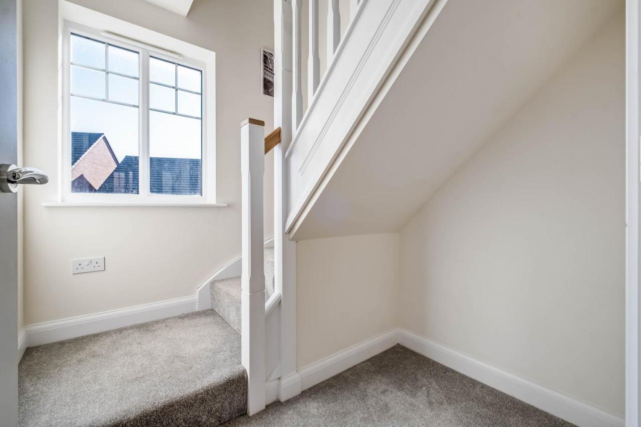 Beautiful And Comfortable Home Away From Home With Free Parking, Fast Wifi And White Crisp Hotel Standard Linen Hosted By Our Home Short Stays Northampton Exteriér fotografie