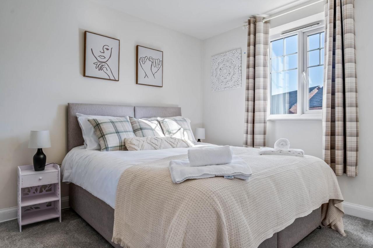 Beautiful And Comfortable Home Away From Home With Free Parking, Fast Wifi And White Crisp Hotel Standard Linen Hosted By Our Home Short Stays Northampton Exteriér fotografie
