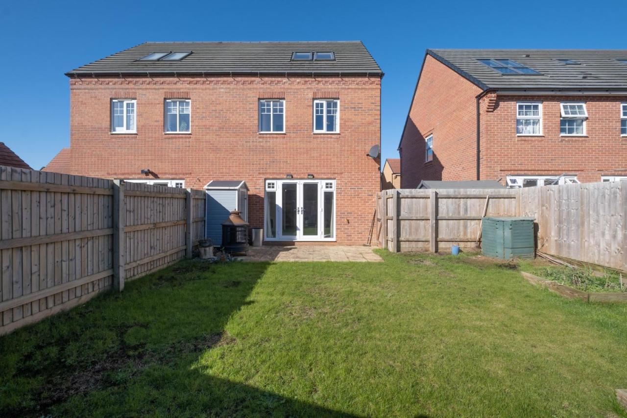 Beautiful And Comfortable Home Away From Home With Free Parking, Fast Wifi And White Crisp Hotel Standard Linen Hosted By Our Home Short Stays Northampton Exteriér fotografie