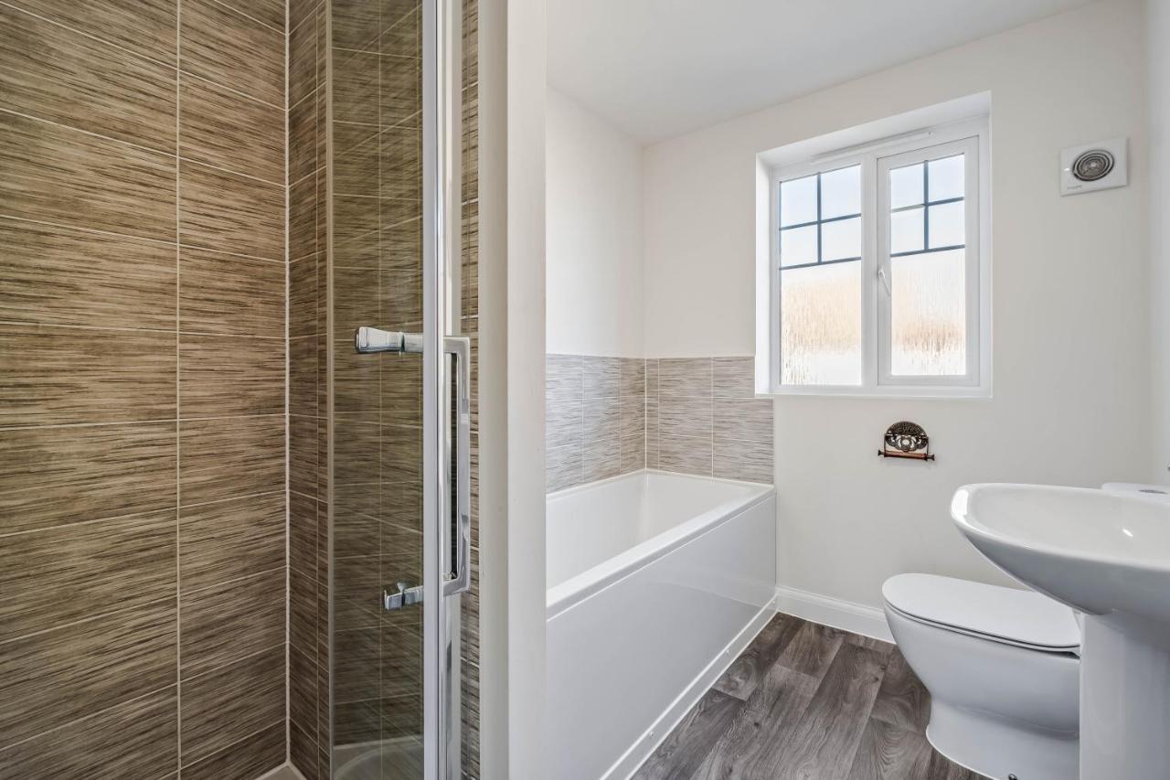 Beautiful And Comfortable Home Away From Home With Free Parking, Fast Wifi And White Crisp Hotel Standard Linen Hosted By Our Home Short Stays Northampton Exteriér fotografie